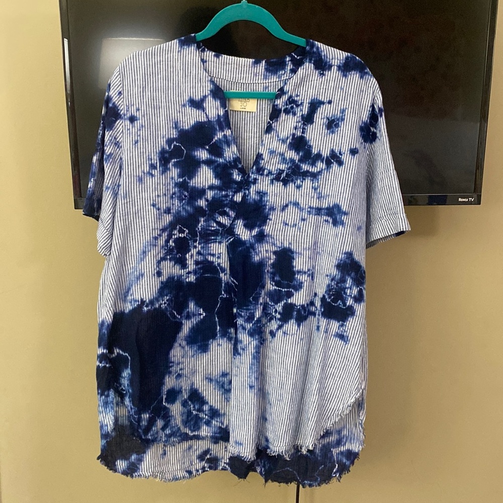 tina jo blue tye dye blouse. size large.